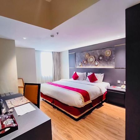Hermes Palace Hotel Medan Zewnętrze zdjęcie