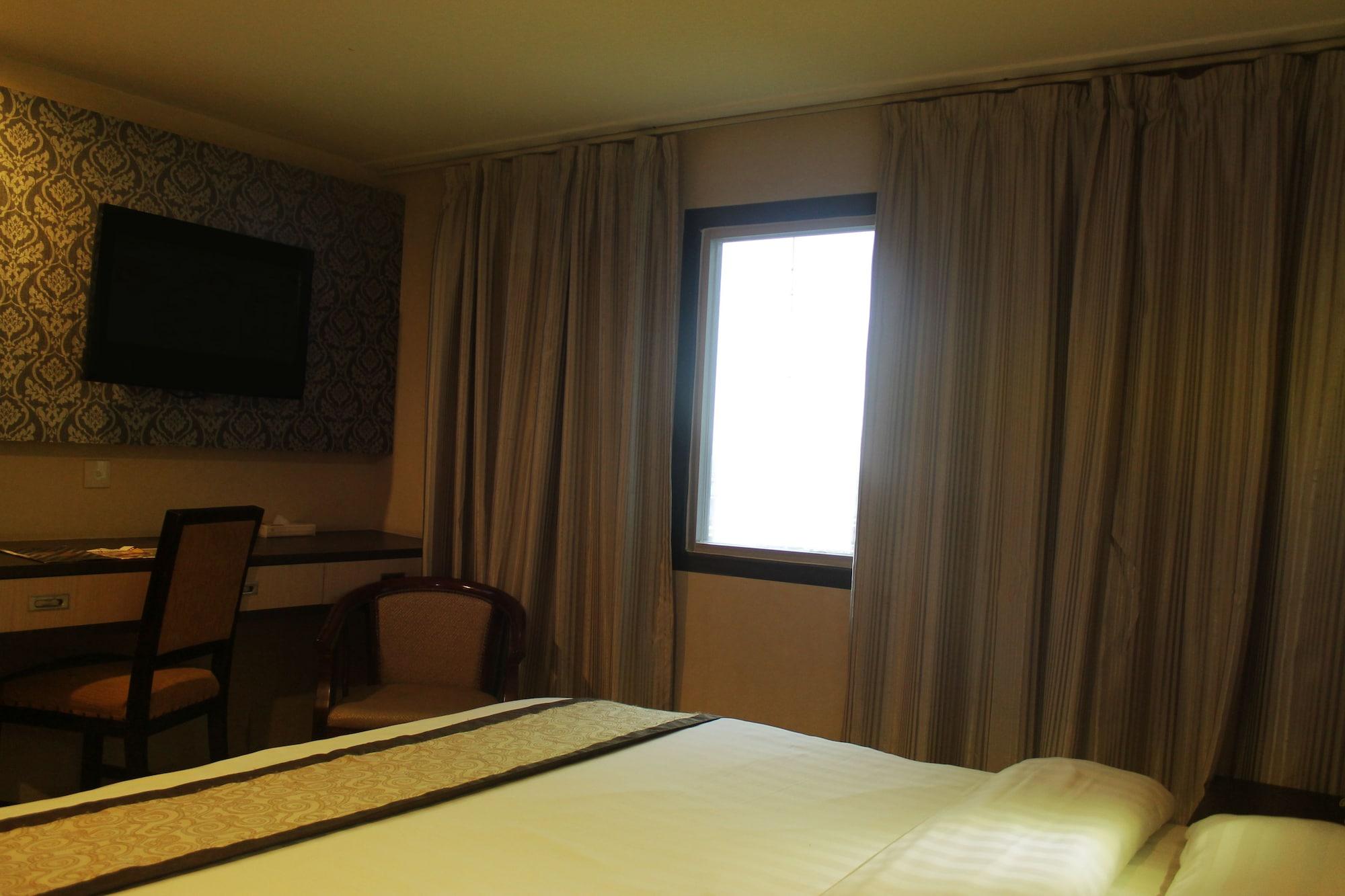 Hermes Palace Hotel Medan Zewnętrze zdjęcie