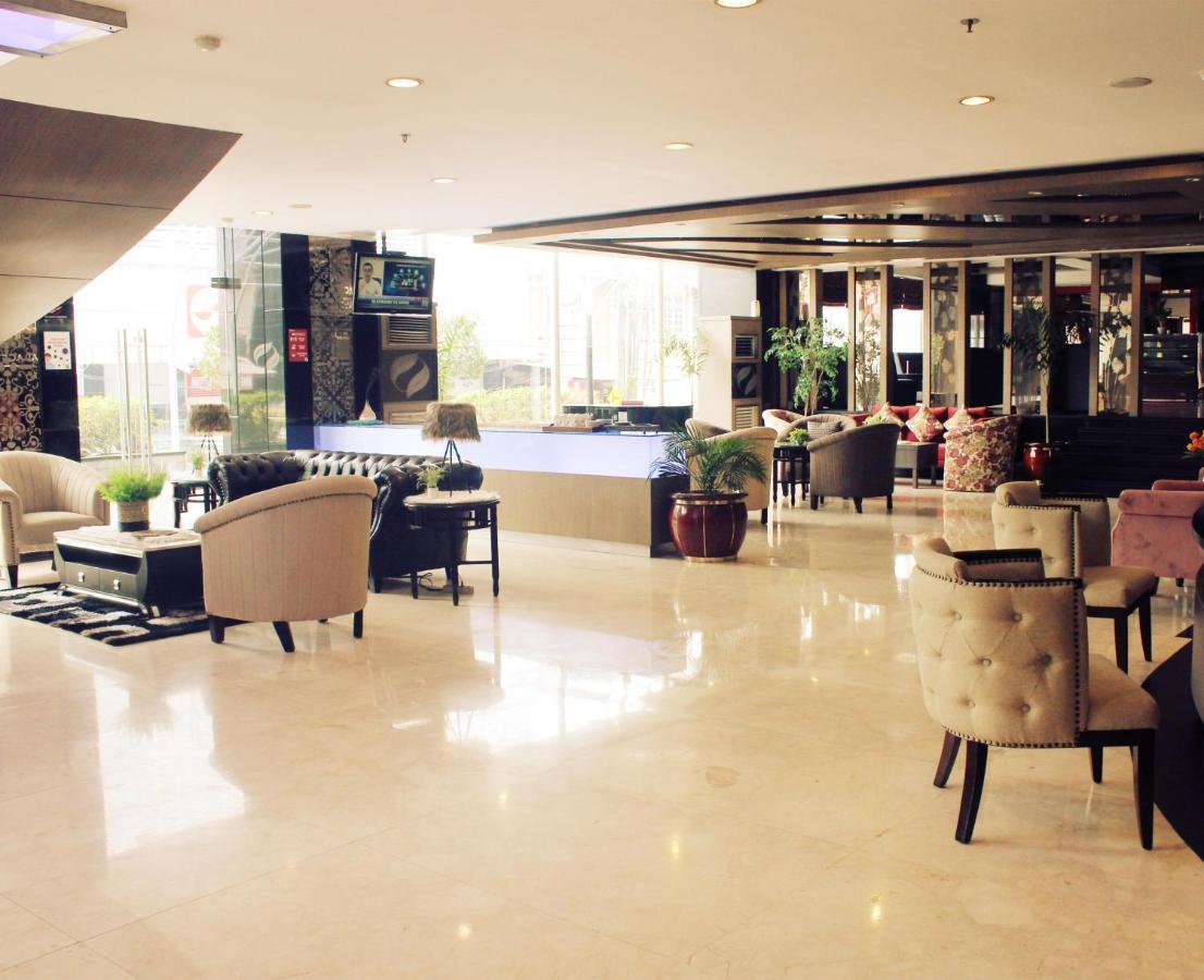 Hermes Palace Hotel Medan Zewnętrze zdjęcie