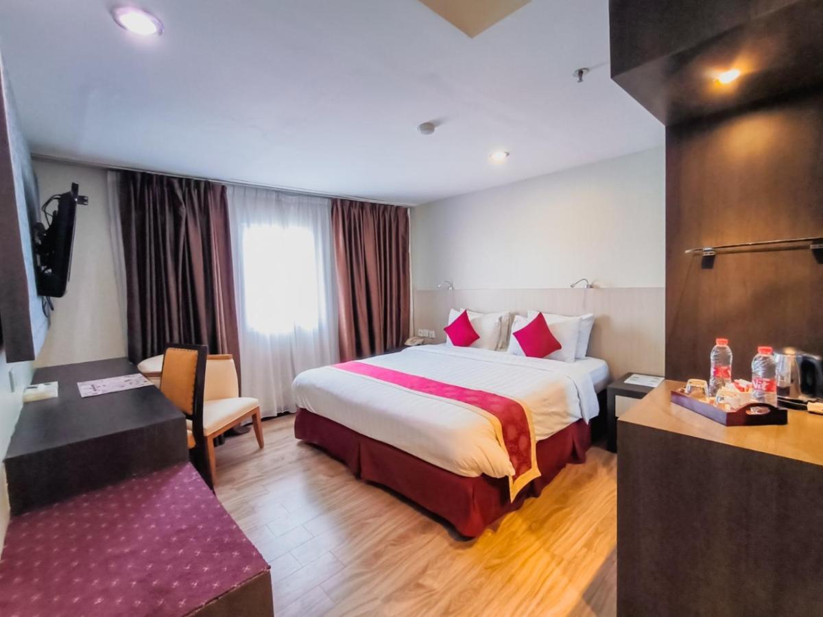 Hermes Palace Hotel Medan Zewnętrze zdjęcie