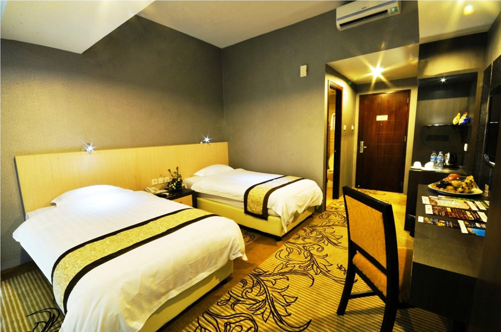 Hermes Palace Hotel Medan Zewnętrze zdjęcie