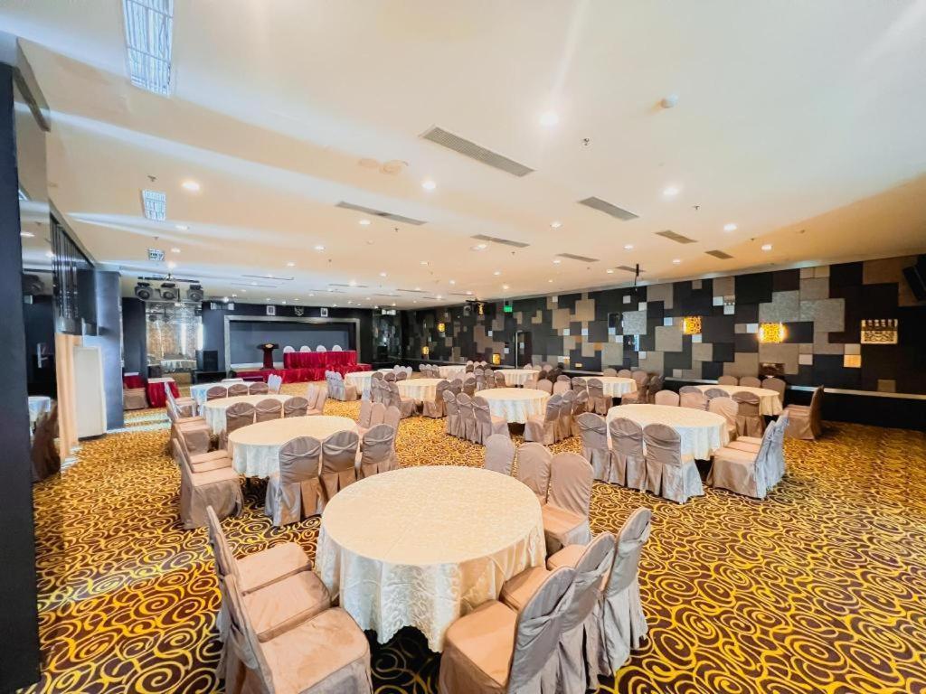 Hermes Palace Hotel Medan Zewnętrze zdjęcie