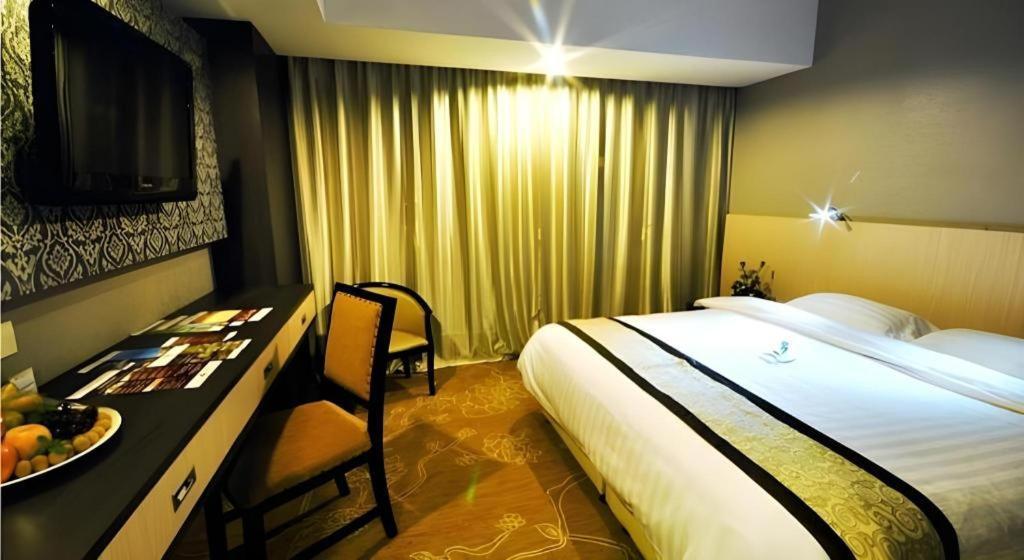 Hermes Palace Hotel Medan Zewnętrze zdjęcie