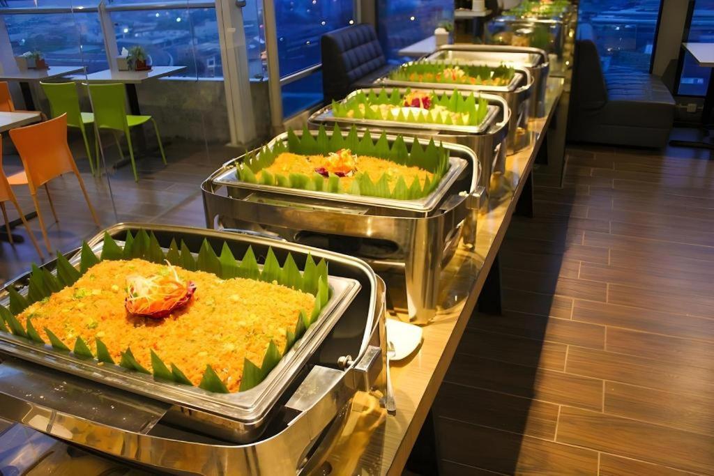 Hermes Palace Hotel Medan Zewnętrze zdjęcie