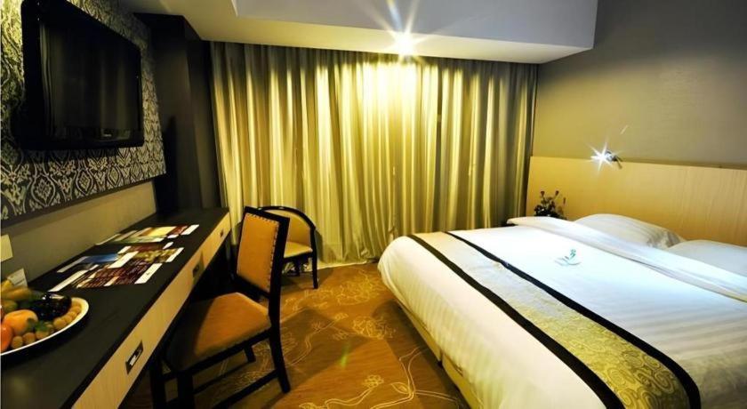 Hermes Palace Hotel Medan Zewnętrze zdjęcie