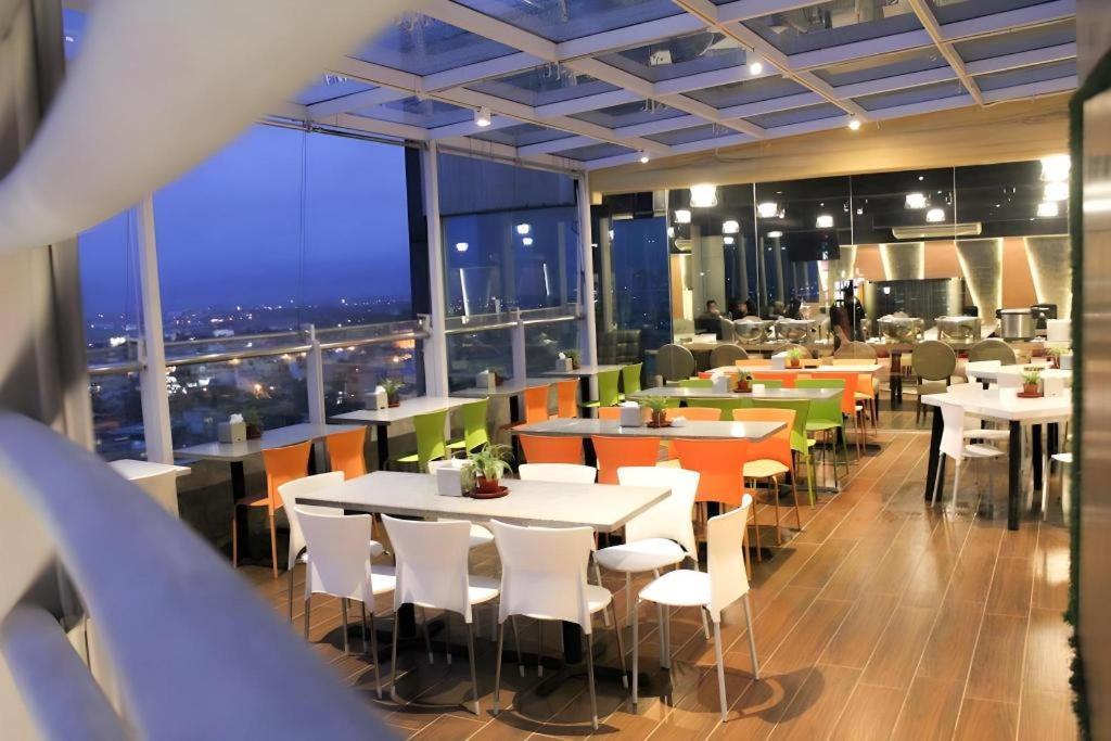 Hermes Palace Hotel Medan Zewnętrze zdjęcie