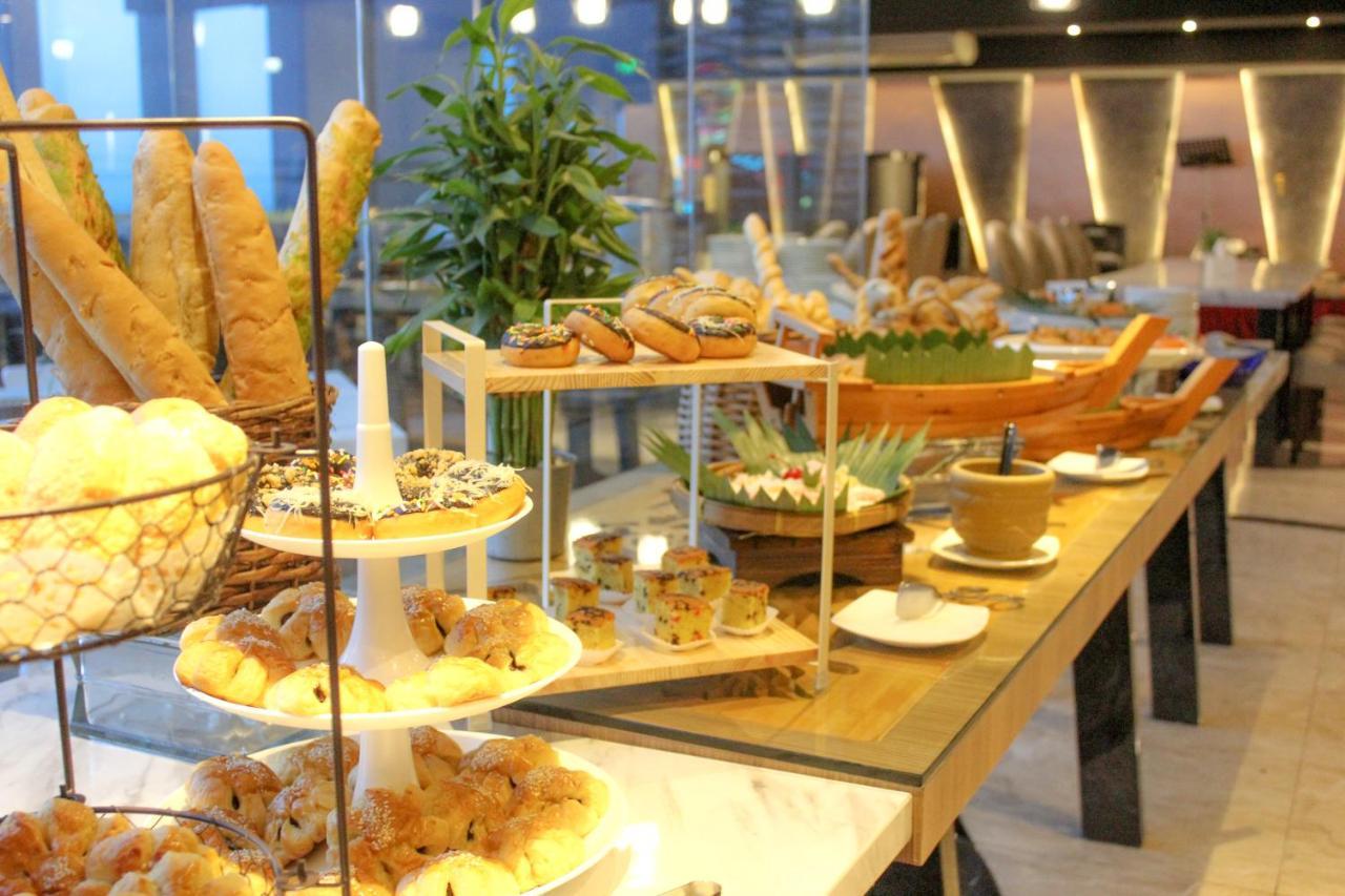 Hermes Palace Hotel Medan Zewnętrze zdjęcie
